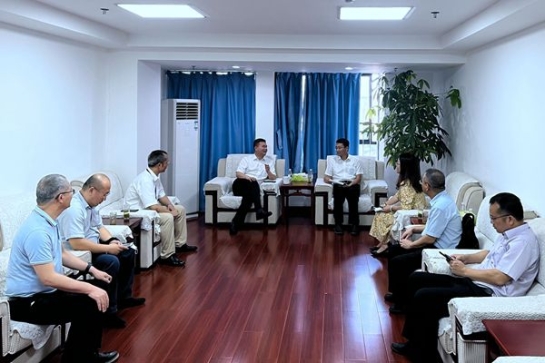 郵儲銀行廣西區(qū)分行黨委委員、 副行長高山一行到中小擔保座談交流